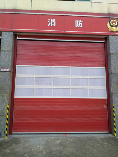 消防車庫門